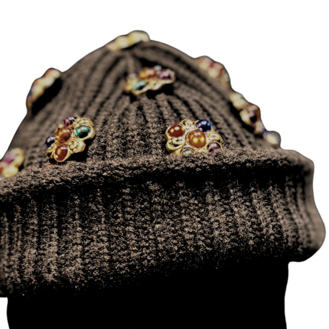 Woven Bennie black cap with vintage buttons