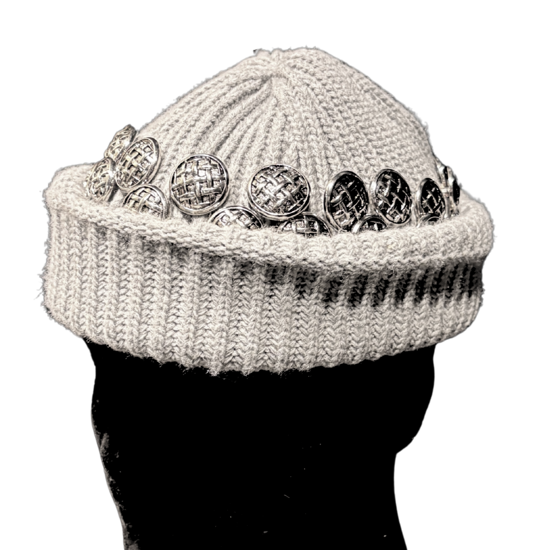 Grey woven cap with silver details 